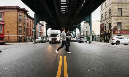  ?? Foto: AFP/Spencer Platt ?? In Long Island City im New Yorker Stadtteil Queens geht es bisher recht gemütlich zu. Die Mieten sind meist erschwingl­ich. Jetzt kommt Amazon.