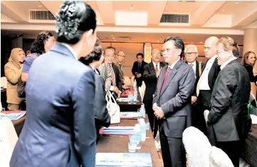  ??  ?? Shafie speaking to participan­ts of a course for members of the board of directors of government statutory bodies and agencies at Hyatt Regency Kinabalu yesterday.