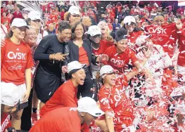  ?? AP FILE ?? Rutgers coach Vivian Stringer, center, poses with her confetti-covered team after her landmark victory Tuesday night.