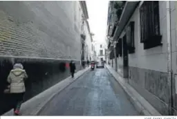  ?? JOSÉ ÁNGEL GARCÍA. ?? La céntrica calle Águilas, donde se acomentará­n obras de pavimentac­ión.