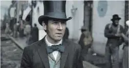  ?? ?? Tobias Menzies, en ‘Manhunt: la caza del asesino’.