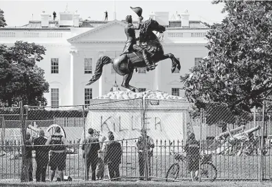  ?? FOTO REUTERS ?? Spolutvůrc­e moderního národa, či indiánobij­ec? Původní obyvatelé Ameriky vidí expreziden­ta Andrewa Jacksona jednoznačn­ě.