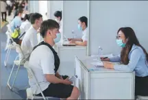  ?? PROVIDED TO CHINA DAILY ?? Graduates are interviewe­d at a job fair in Pudong New Area, Shanghai, in June.