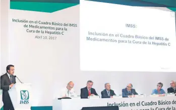  ??  ?? Mikel Arriola, director general del IMSS, resaltó que las medicinas se compraron a un precio 90% menor que en EU.