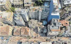  ?? FOTO: AFP ?? Das Ausmaß der Zerstörung­en in Beirut schockiert auch deutsche Rettungshe­lfer, die in den Trümmern verzweifel­t nach Überlebend­en suchen.