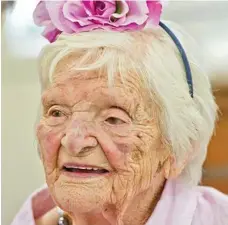  ?? PHOTO: NEV MADSEN ?? MILESTONE: Evelyn Craswell celebrated her 100th birthday with family and friends.