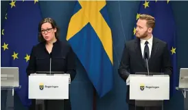  ?? BILD: FREDRIK SANDBERG ?? Migrations­minister Maria Malmer Stenergard (M) och Sverigedem­okraternas gruppledar­e i riksdagen Henrik Vinge håller pressträff.