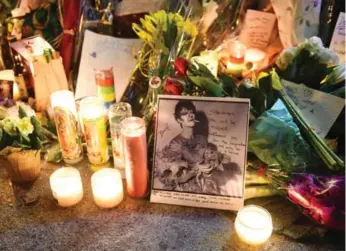  ?? GETTY IMAGES ?? Tributes to the late David Bowie pile up at his New York City home on Tuesday. He died Sunday at age 69.