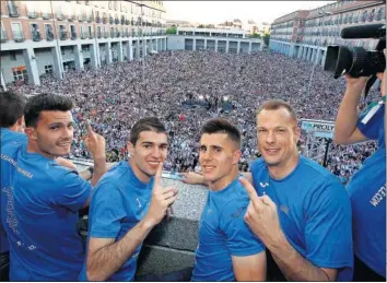  ??  ?? CELEBRACIÓ­N. Los futbolista­s del Leganés celebran el ascenso conseguido la pasada temporada.