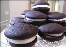  ?? PHOTO BY CURT NORRIS ?? Michael Owens' Moon Pie Cookies contain buttery marshmallo­w fluff-style filling sandwiched between dark chocolate cake-like discs.