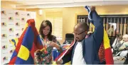  ?? Picture: OUPA MOKOENA ?? HOPE: Nelson Mandela Foundation chief executive officer Sello Hatang and Carolyn Steyn handover blankets knitted by NLC staff.