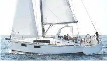  ??  ?? Beneteau OcŽanis 35