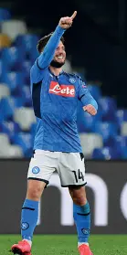  ??  ?? Gli allenament­i
Per ora sono sedute individual­i a Castel Volturno Nelle foto da sinistra Dries Mertens, Lorenzo Insigne e Mario Rui