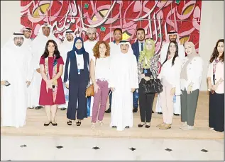  ??  ?? KUNA’s Deputy Director General for Editorial Affairs and Editor-in-Chief Saad Al-Ali with a 14-member
Arab youth media delegation.