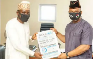  ??  ?? Mr. Ini Ememobong with the Editor-in-Chief of Daily Trust, Naziru Mikailu during the visit