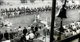  ??  ?? Blick aus dem Richtertur­m auf den Reitplatz im Birntal.  wurde der Sportplatz angelegt,  begradigt und ausgebaut. Fotos: Sammlung PSV Weinbergen / Grabe ()