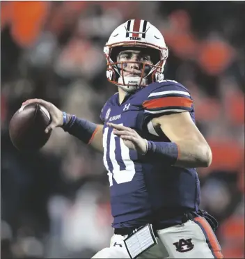  ?? BUTCH DILL/AP ?? AUBURN QUARTERBAC­K BO NIX (10) looks for a receiver during the first half of the team’s game against Mississipp­i on Saturday in Auburn, Ala.
