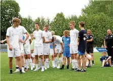  ?? MICHAEL LIEDKE ?? Die C-junioren von Wacker Nordhausen sind enttäuscht über die Niederlage im Pokalfinal­e.