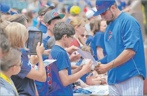  ?? | DAVID BANKS~GETTY IMAGES ?? A recent poll suggested that 45 percent of fans want the Cubs to keep right-hander Matt Garza. Such thinking defies logic.