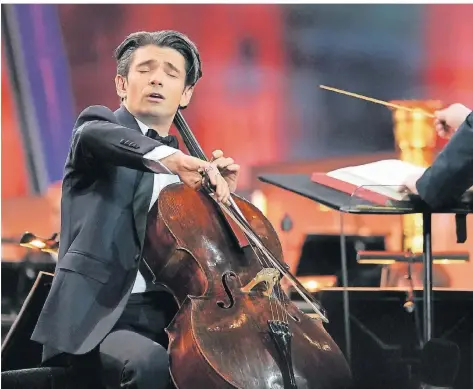  ?? FOTO: ROMAN ZACH-KIESLING/DPA ?? Der Cellist Gautier Capuçon während eines Konzerts im jahr 2022.
