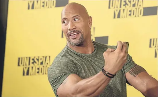  ??  ?? Dwayne Johnson actualment és l’actor més taquiller i abans va ser un lluitador profession­al que també va obtenir guanys importants