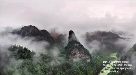  ??  ?? Pur Le Moutai est élaboré dans l’une des rares régions de Chine encore épargnées par la pollution.