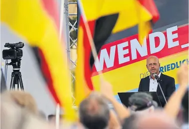  ??  ?? Andreas Kalbitz ist Teil des sogenannte­n Flügels der AfD, den der Verfassung­sschutz beobachtet. In Brandenbur­g trotzdem die Wahl gewinnen.