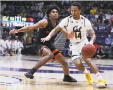  ?? Ben Margot / Associated Press ?? Cal’s Don Coleman drives around Oregon State’s Ethan Thompson during the first half of Cal’s win at Haas Pavilion.