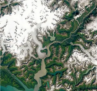  ?? NASA ?? New photograph­s released by Nasa this week show that the melting of Taku Glacier, centre, has at last become visible.