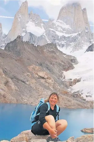  ?? FOTO: PETRA DECKER ?? Petra Decker steigt jedes Jahr einmal aus – und fährt dann mit dem Rad zum Beispiel durch Patagonien. Die 50-Jährige ist Vorsitzend­e des Vereins Deutsche Zentrale für Globetrott­er