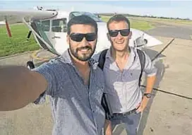  ?? (TÉLAM / ARCHIVO) ?? Enigma. Matías Ronzano y Facundo Vega, pilotos de la aeronave desapareci­da desde el 24 de julio último.