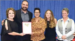  ?? NICK SMIRNOFF / FOR TEHACHAPI NEWS ?? State Sen. Shannon Grove, left, presents the Tehachapi 2021 Small Business of the Year Award to South Street Digital’s Eric Horn, Lydia Chaney, Sterling Nicholas and Audrey Post.