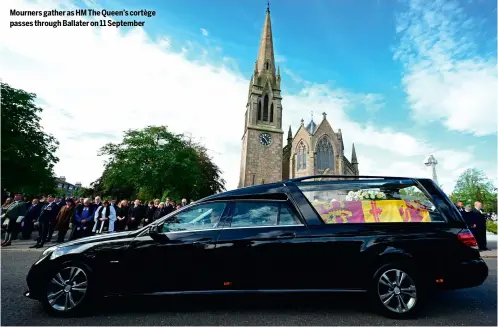  ?? ?? Mourners gather as HM The Queen’s cortège passes through Ballater on 11 September