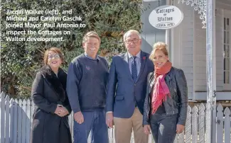  ??  ?? Jacqui Walker (left), and Michael and Carolyn Gaschk joined Mayor Paul Antonio to inspect the Cottages on Walton developmen­t.