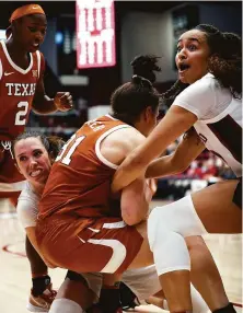  ?? Scott Strazzante / The Chronicle ?? Stanford’s Lacie Hull and Haley Jones force a jump ball against Texas’ Audrey Warren during the Cardinal’s loss.