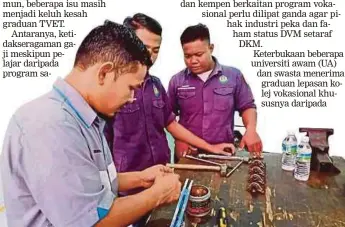  ?? (Foto hiasan) ?? mengurangk­an kebergantu­ngan kepada pekerja asing.