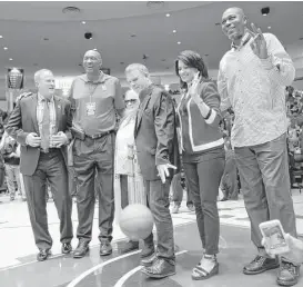  ?? Elizabeth Conley photos / Houston Chronicle ?? Among the UH dignitarie­s on hand for Sunday’s final game at Hofheinz Pavilion were, from left, athletic director Hunter Yurachek, former Cougars basketball great Elvin Hayes, Dene Hofheinz (daughter of arena namesake Judge Roy Hofheinz), board of regents chairman Tilman Fertitta, school president Renu Khator, and Phi Slama Jama member Hakeem Olajuwon.