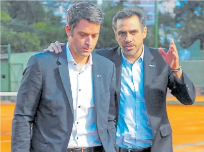  ?? MARIO QUINTEROS ?? Manos a la obra. Agustín Calleri y Mariano Zabaleta, presidente y vicepresid­ente de la AAT.