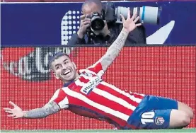  ?? REUTERS ?? El grito. Correa acaba de meter el segundo gol de Atlético.