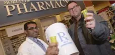  ?? ERIC RIEHL FOR THE TORONTO STAR ?? Brad Murray and pharmacist Samir Patel in 2015 during anti-drug campaign.