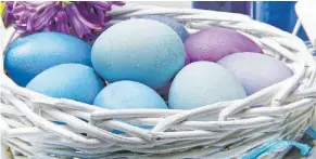  ?? FOTOS: PIXABAY/COLOURBOX ?? Wer seine Eier in helle Pastelltön­e einfärbt, liegt 2018 voll im Trend.