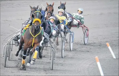  ?? JASON MALLOY/THE GUARDIAN ?? The Big Bite, with Kenny Arsenault in the bike, leads the pack around the turn Thursday at Red Shores at the Charlottet­own Driving Park.