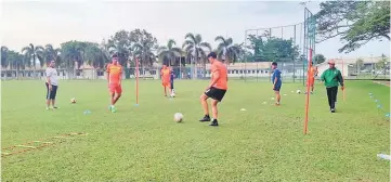  ??  ?? Miri FA players in a recent practice for this Saturday’s match against Rantau Panjang.