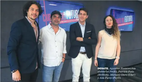  ??  ?? DEBATE. Agustino Fontevecch­ia (Editorial Perfil), Patricio Fuks (WeWork), Mariano Otero (Uber) y Ana Furey (PayU).