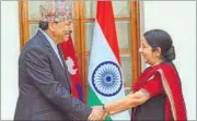  ??  ?? Nepal deputy PM Kamal Thapa with external affairs minister Sushma Swaraj at Hyderabad House in New Delhi. ARVIND YADAV / HT