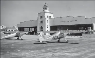  ?? COURTESY OF LOS ANGELES PUBLIC LIBRARY ?? The first observatio­n tower at LAX was built between two hangars in 1930. This undated photo is from the early ’30s.
