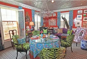  ?? ANGELA PETERSON, MILWAUKEE JOURNAL SENTINEL ?? Below: The dining room at Joseph Pabst’s Milwaukee home provides traditiona­l sitting as well as unconventi­onal areas for guests to dine and lounge. The walls were painted a vibrant orange color in a high gloss. The table is covered with a piece of...