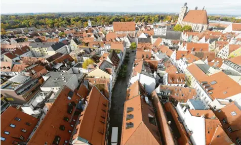  ?? Foto: Bernhard Weizenegge­r ?? Die allerbeste­n Zeiten sind vorbei, aber Ingolstadt bleibt eine prosperier­ende Großstadt mit einer herausgepu­tzten Altstadt. Die Anfänge des langjährig­en Booms fallen in die Zeit des Altoberbür­germeister­s Alfred Lehmann. Der muss sich ab kommender Woche vor dem Landgerich­t Ingolstadt verantwort­en.