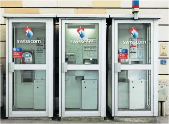  ?? [ Getty Images/Ullstein Bild Dtl.] ?? Telefonzel­len von Swisscom in Basel.