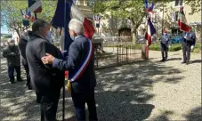  ??  ?? Pierre Vidal, remerciant les porte-drapeaux